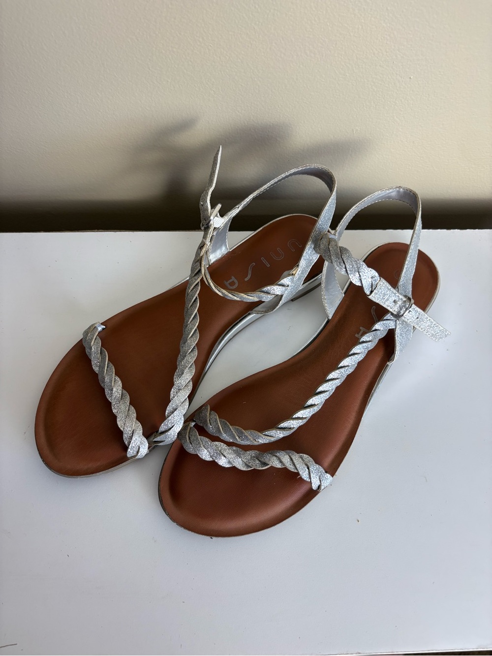Unisa Women’s Silver Metallic Braided Flat Sandals Size 8.5
